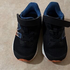 Size 7 XW Extra Wide! New Balance Kids Black and Blue Sneakers